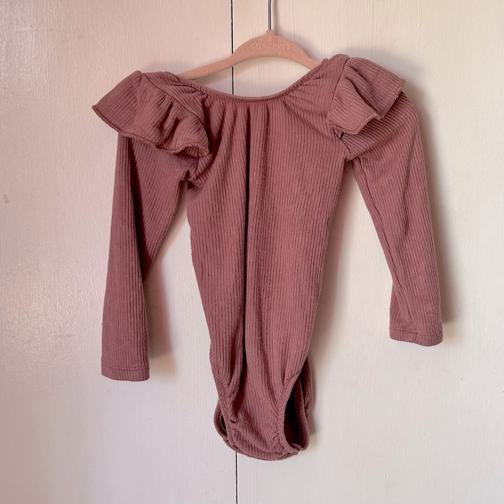 Kyte Baby Ribbed Long Sleeve Ruffle Leotard - Dusty Rose. Size 2T